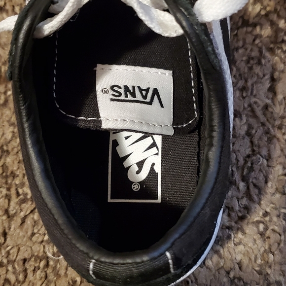 Vans - Picture 4 of 5